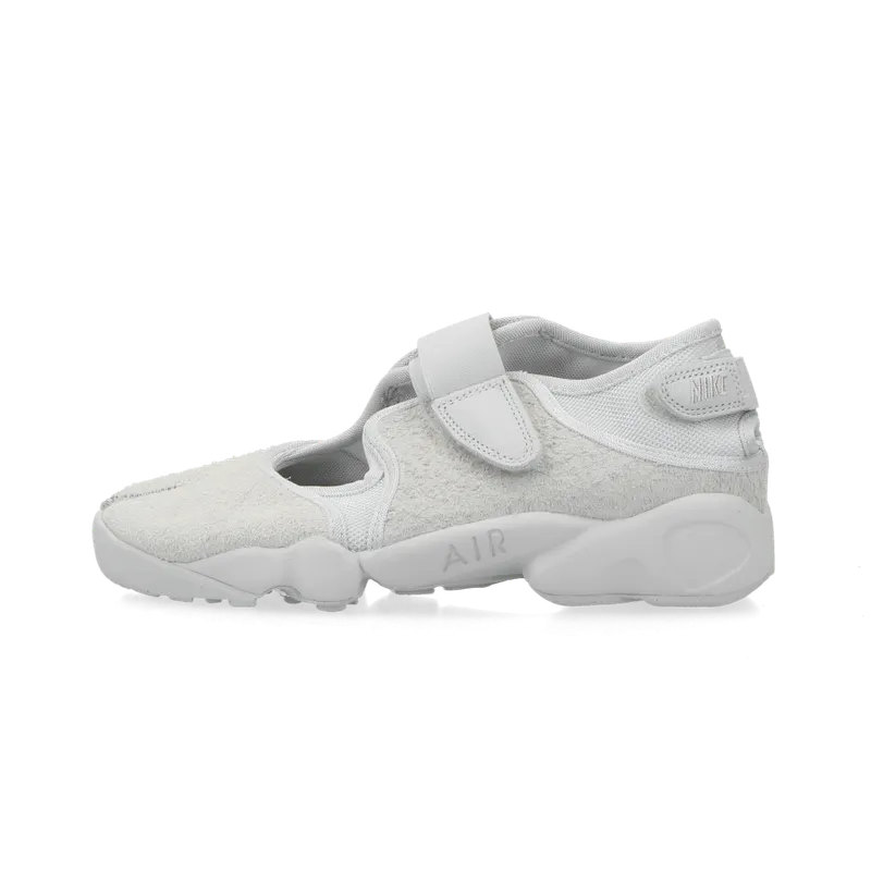 Nike Air Rift “Suede Pack” (photon dust / summit white) – HQ1474-001
