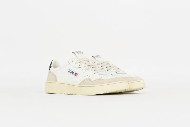 Autry Medalist Low LS28 “White/Navy” (AUL-LS28-WHT-NVY)