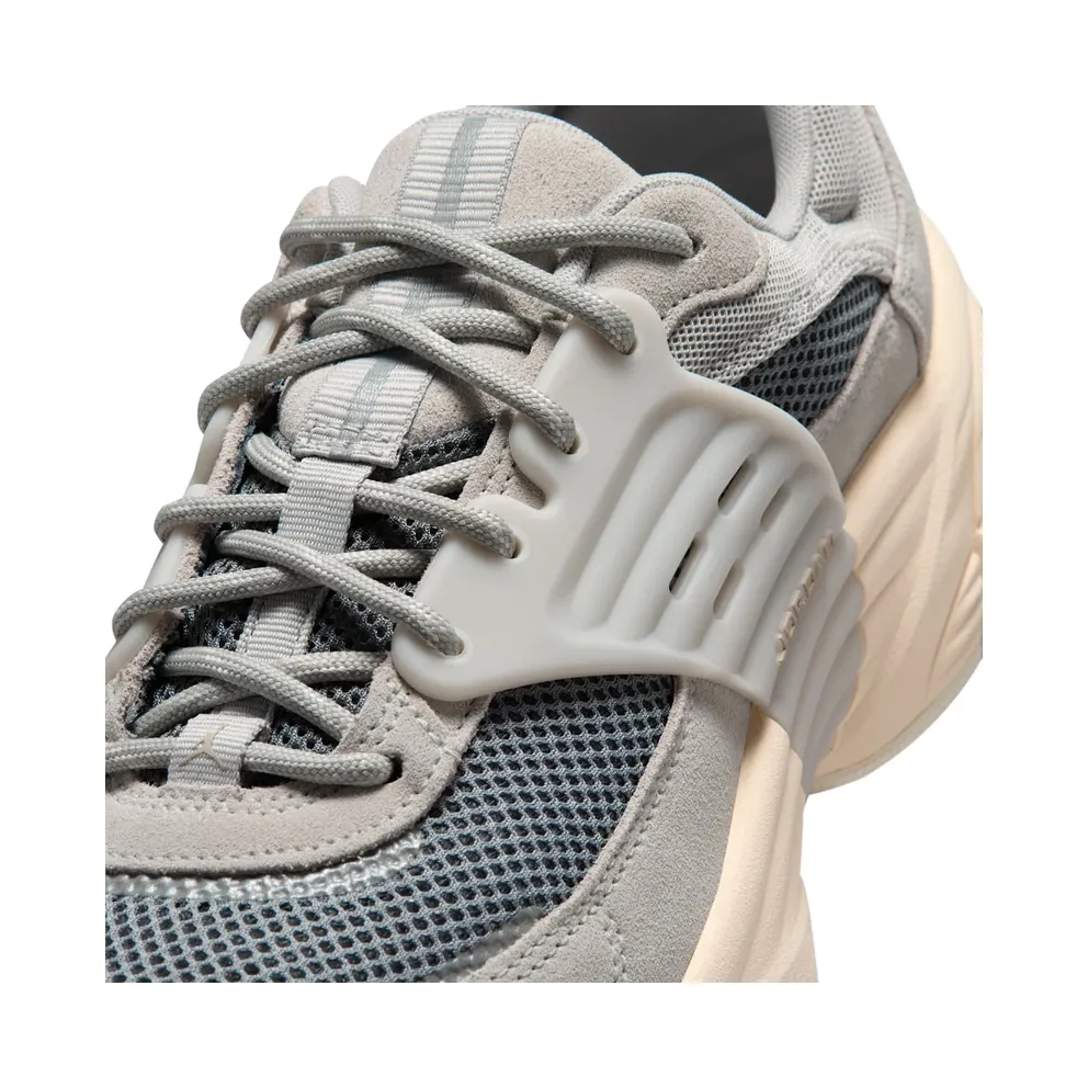 Jordan Trunner Light Iron Ore/Smoke Grey/Chalk/Legend Medium Brown (IB3722-011)