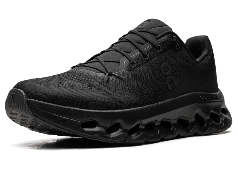 On Cloudtilt “Eclipse Black”: all-black comfort voor elke dag (3)