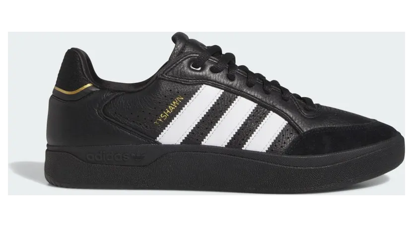 adidas Tyshawn Low Schuh Core Black / Cloud White / Gold Metallic (IE3124)