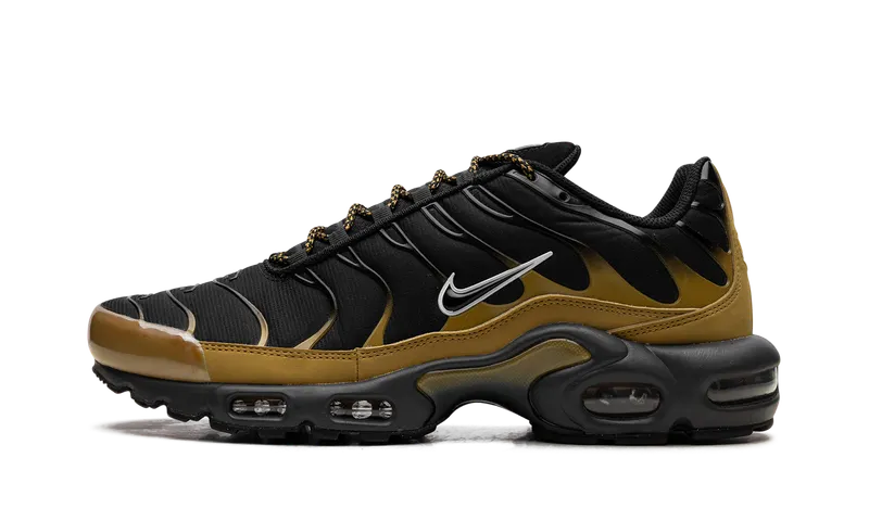 Nike AIR MAX PLUS “Black” (FB9722-700)