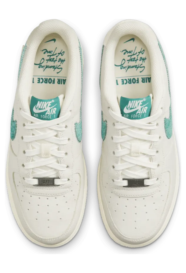 nike-air-force DO5877-100