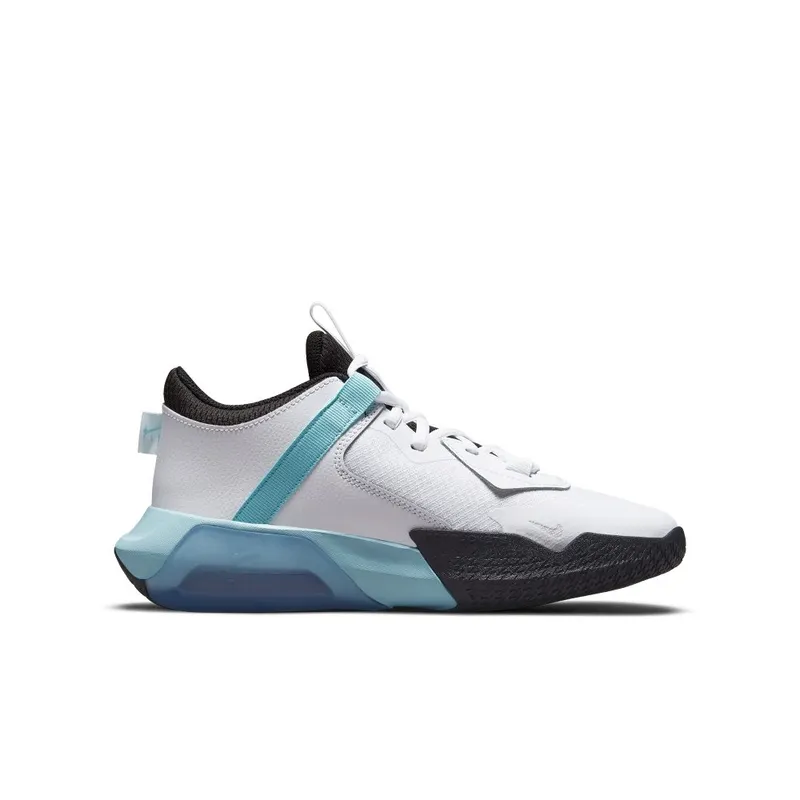 Nike Air Zoom Crossover Older Kids’ Basketball White (DC5216-101)
