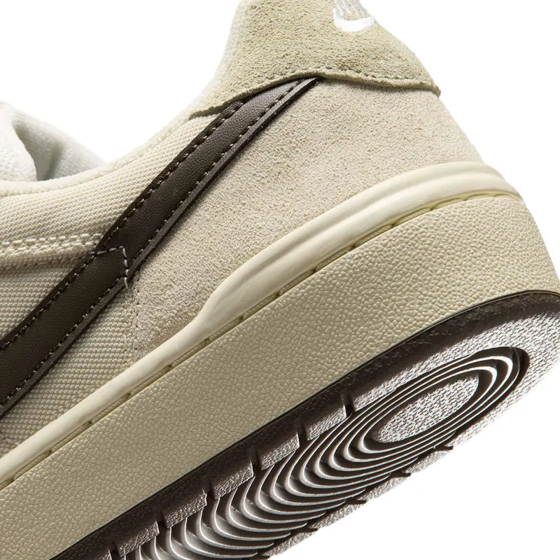 nike-sneaker IB0108-101