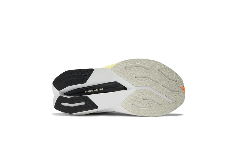 New Balance FuelCell SuperComp Trainer v3 “Hot Mango” (MRCXCA4)