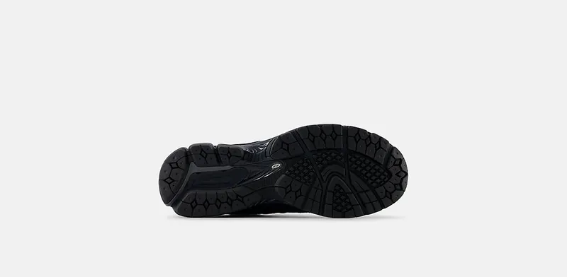 New Balance 2002R “Cordura – Phantom Black” (M2002RPJ)