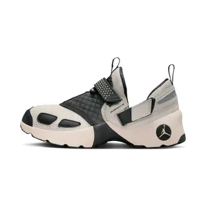 Jordan Trunner LX “Light Orewood Brown / Anthracite” (HQ2164-102)