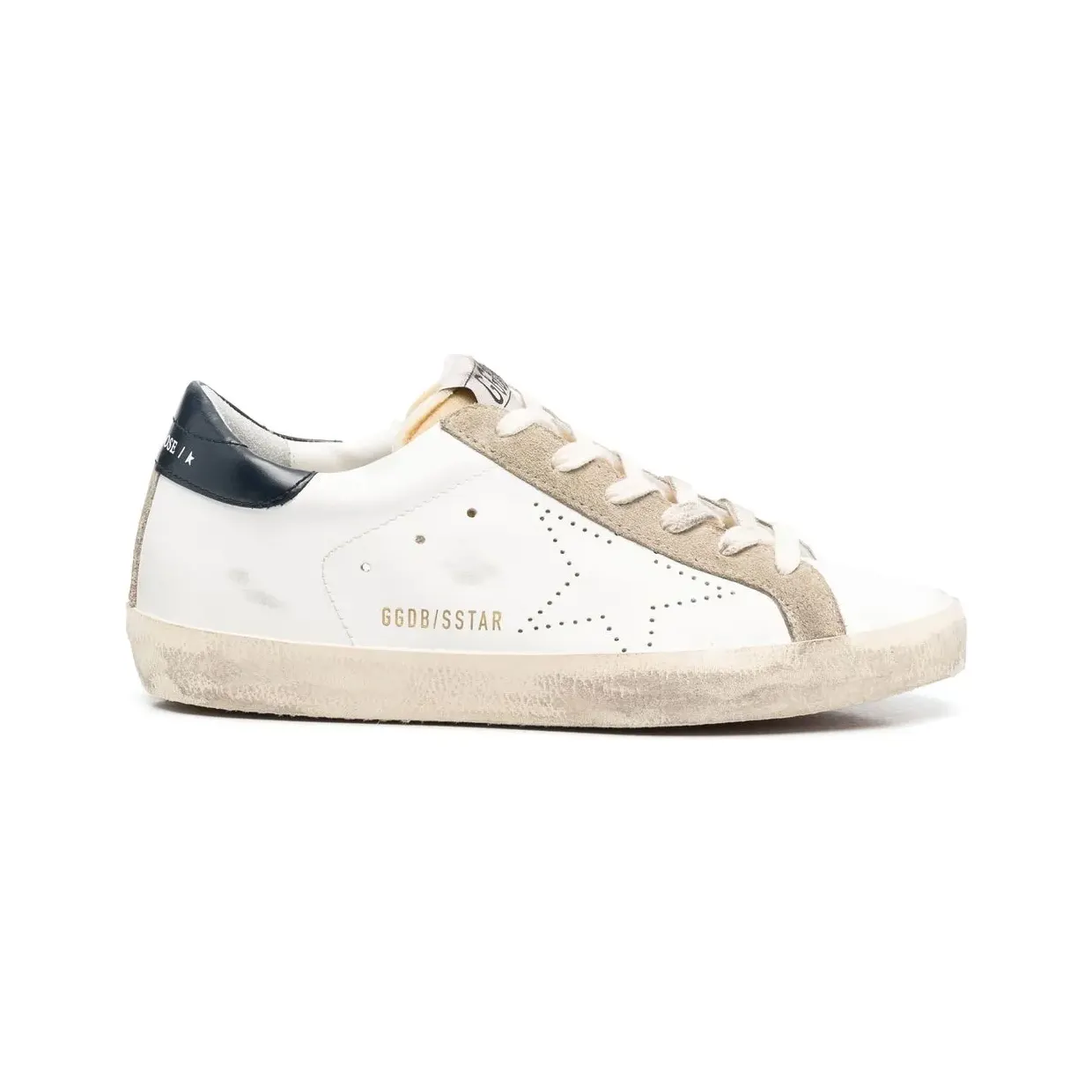 Golden Goose Super-Star mit perforiertem Stern und nachtblauem Absatz “White” (GWF00360F003184)