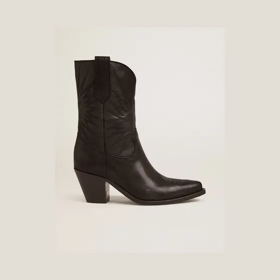 Golden Goose Low Wish Star Boots In Black Leather With Tone-On-Tone Inlay Star (GWF00780.F006290.90100)