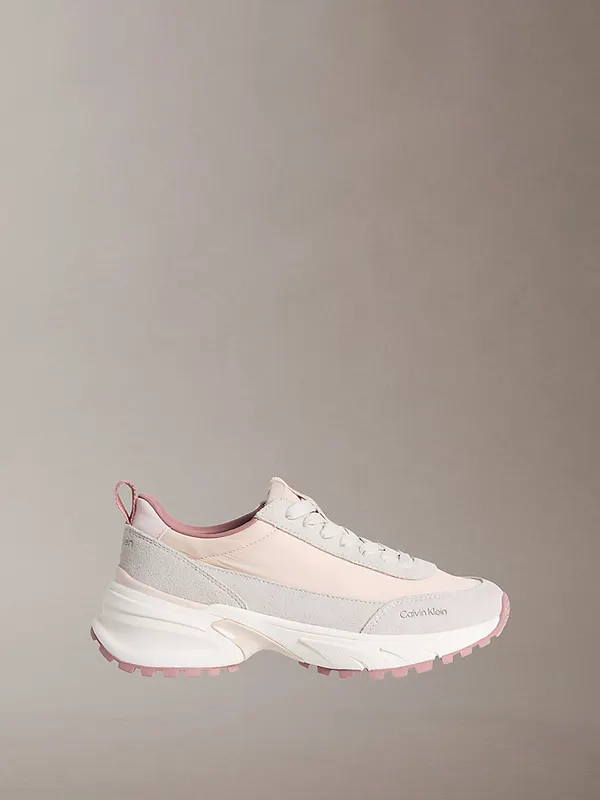 Calvin Klein Trailblazer – Suede Runner “WHISPER PINK/DK ECRU/DUSTY ROSE” (YW0YW020750JB)
