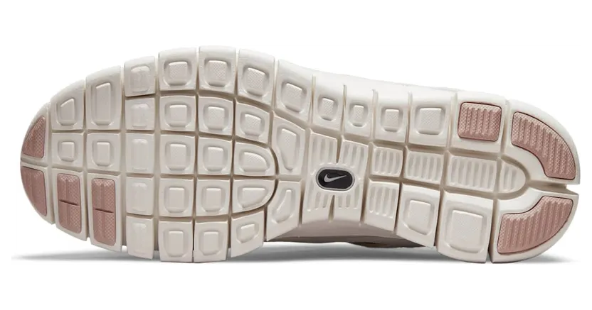 nike-free DM8915-001