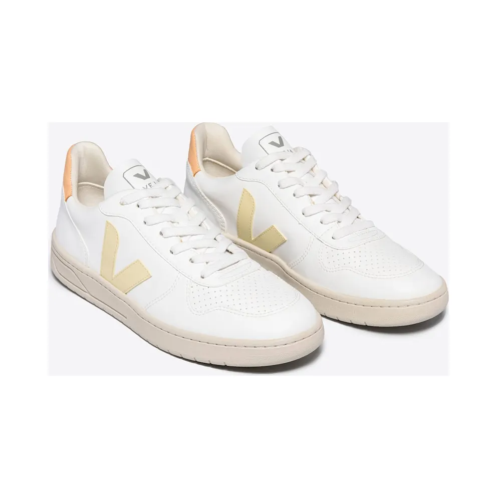 Veja V-10 White
