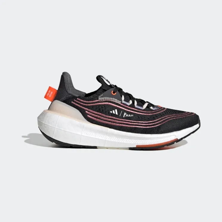 adidas Ultraboost Light Core Black / Cloud White / Grey Five (HQ1399)