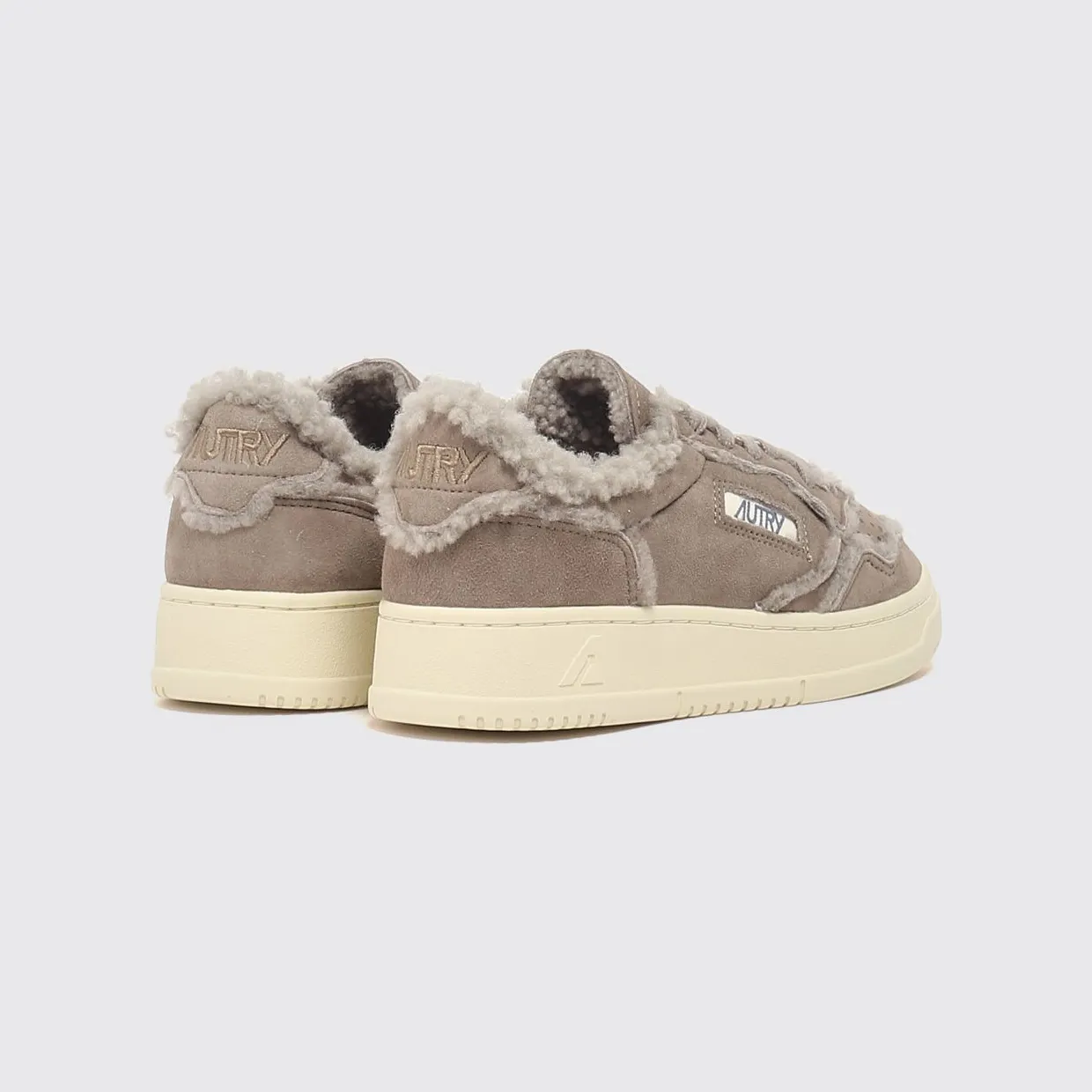 Autry Medalist Low Sneakers in Two-Tone Suede with a Perforated Toe Dove Grey (AULWGX02) (2)