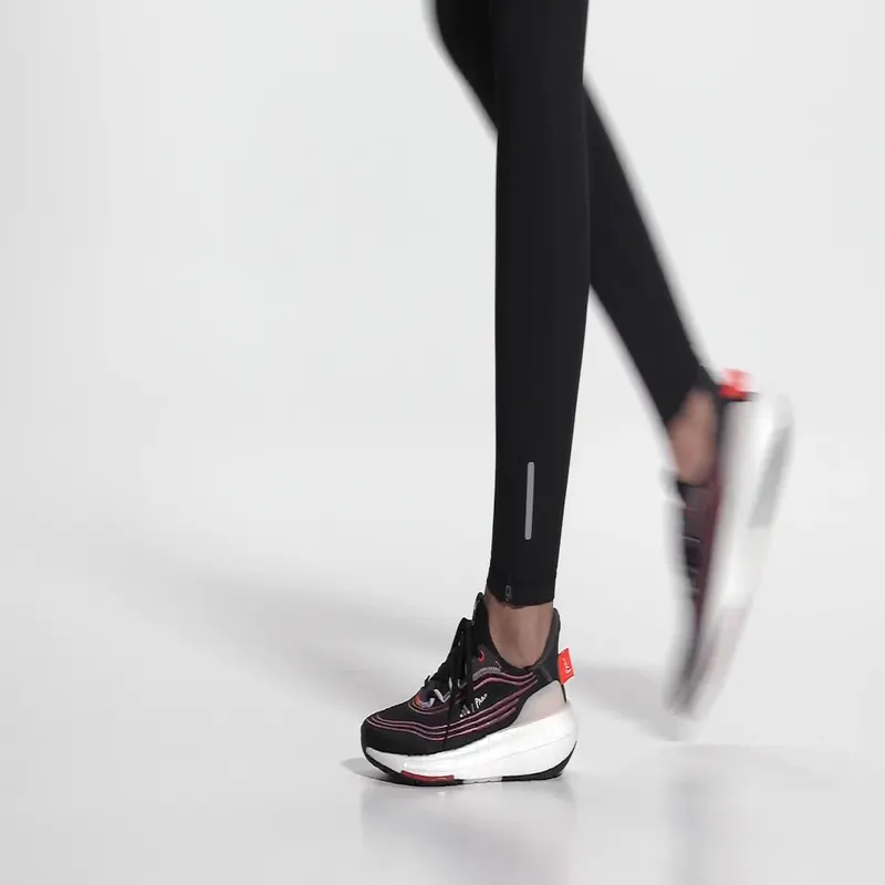 adidas Ultraboost Light Core Black / Cloud White / Grey Five (HQ1399)