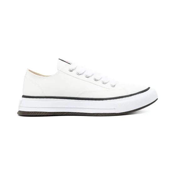 Maison Mihara Yasuhiro Yucca mit spitzer Kappe “White” (B12FW702)