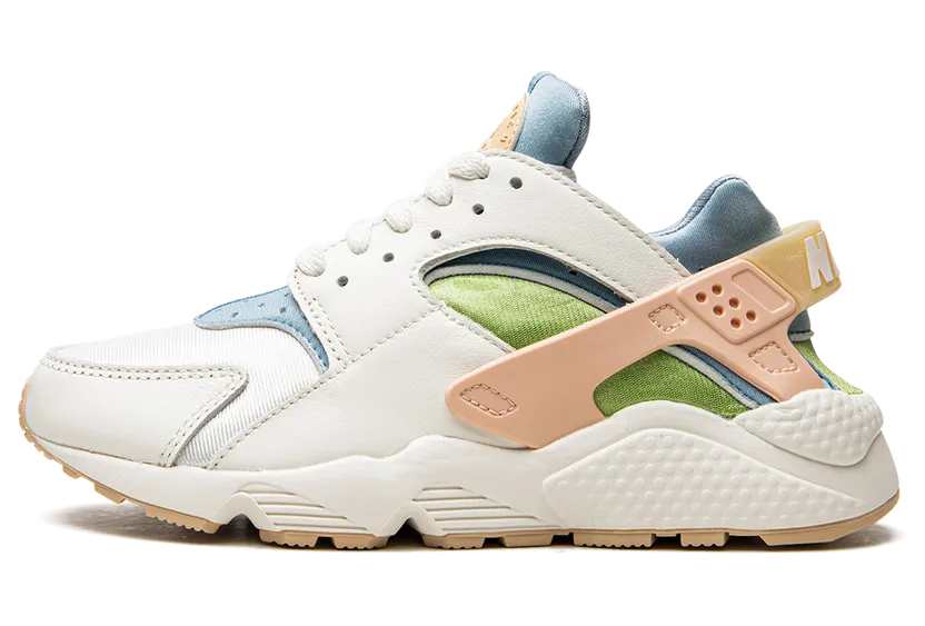 Nike Air Huarache SE Grijs – “Sail / Worn Blue / Vivid Green / Arctic Orange” (DQ0117-100)