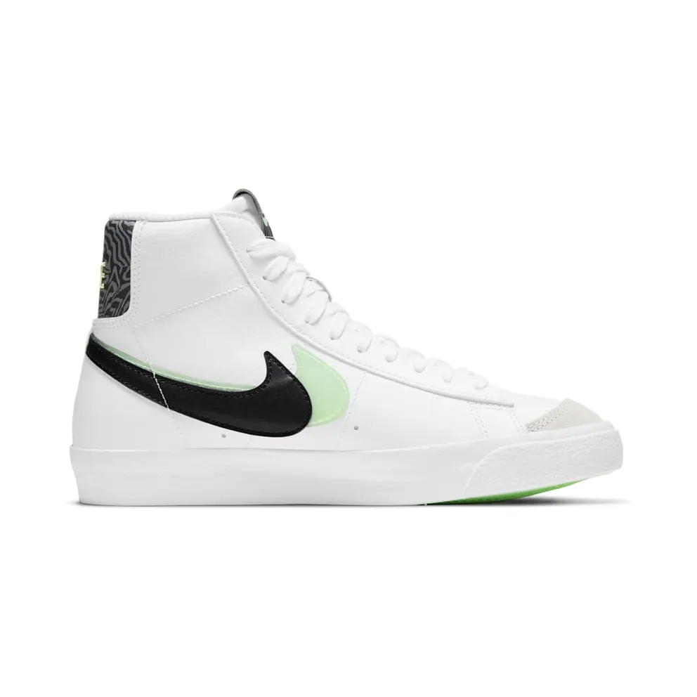 Nike Blazer Mid’ 77 SE Older Kids’ White (DD1847-100)