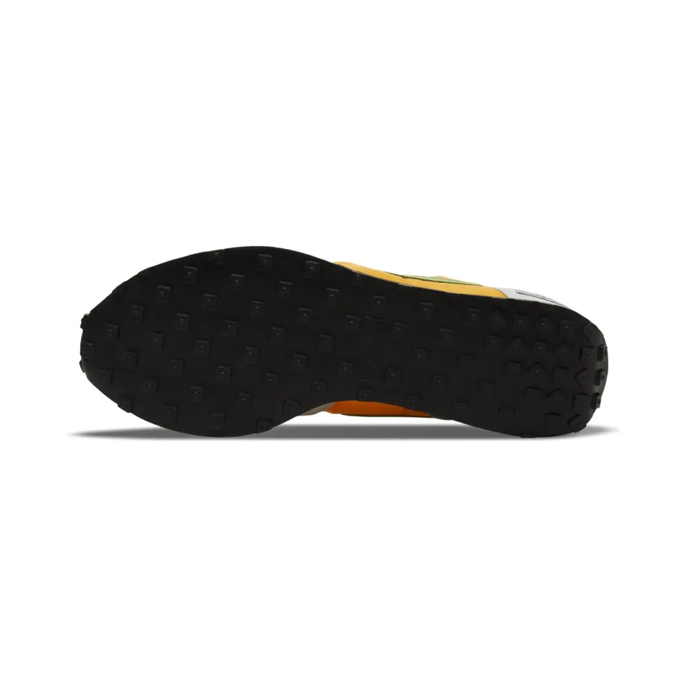 Nike Challenger OG Label Maker Kumquat