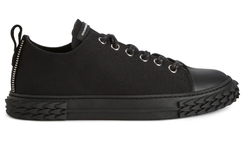 Giuseppe Zanotti Sneakerà lacets en tissu noir. complétée par l’étiquette’signature’sur la languette. semelle en caoutchouc. (RM10067001)