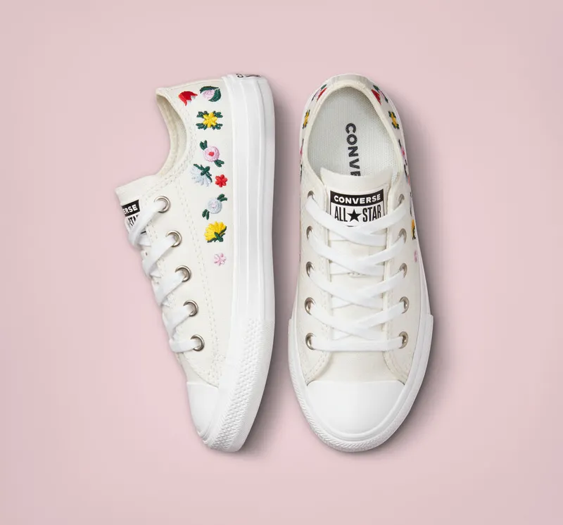 Converse Chuck Taylor All Star Floral Embroidery (A02211C)