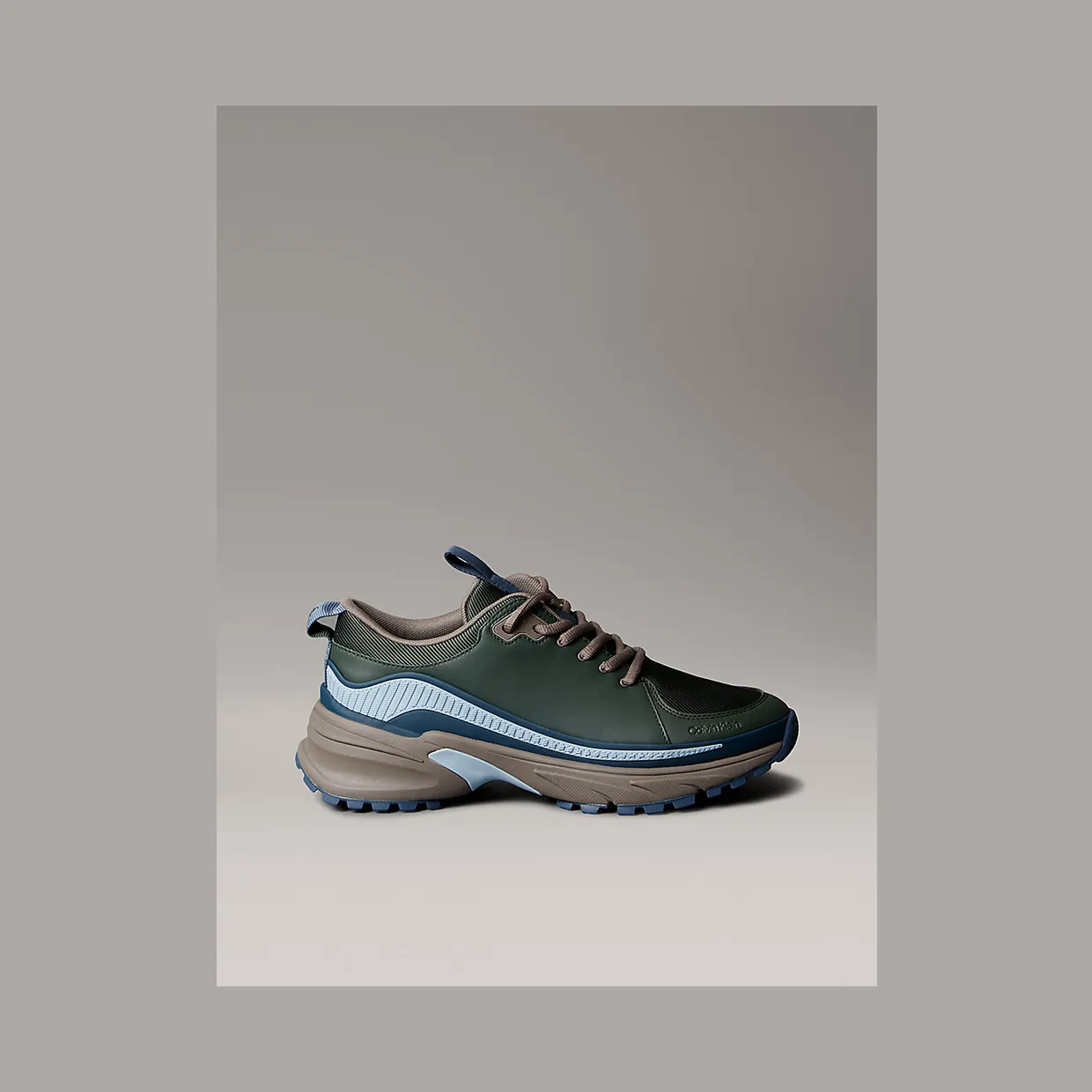 Calvin Klein Trailblazer – Leather Runner “THYME/TAUPE SMOG” (YM0YM0141702M)
