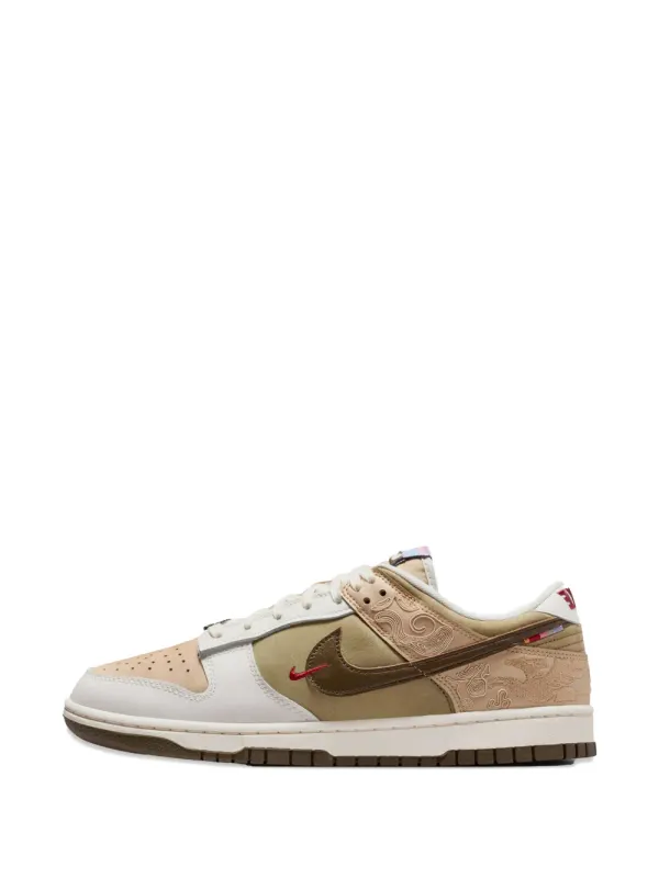 Nike Dunk Low SE LNY low-top sneakers with patroon – Beige (IQ1118)