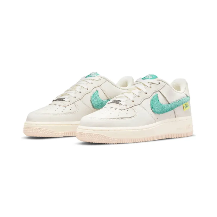 nike-air-force DO5877-100