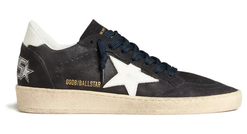 Golden Goose Ball Star aus dunkelblauem Wildleder mit Lederstern und Fersenlasche (GWF00117F007207)