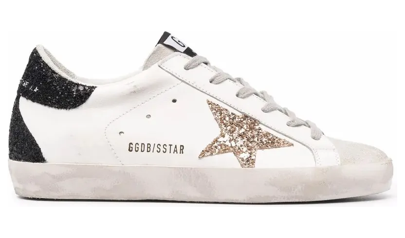 Golden Goose Super-Star aus Nappaleder mit goldfarbenem Glitter-Stern und schwarzer Glitter-Fersenlasche – White (GWF00102F000959)
