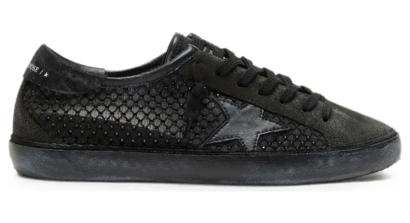 Golden Goose Super-Star LTD aus perforiertem schwarzem Wildleder mit schwarzem Stern und Kristallen (GWF01088F008590)