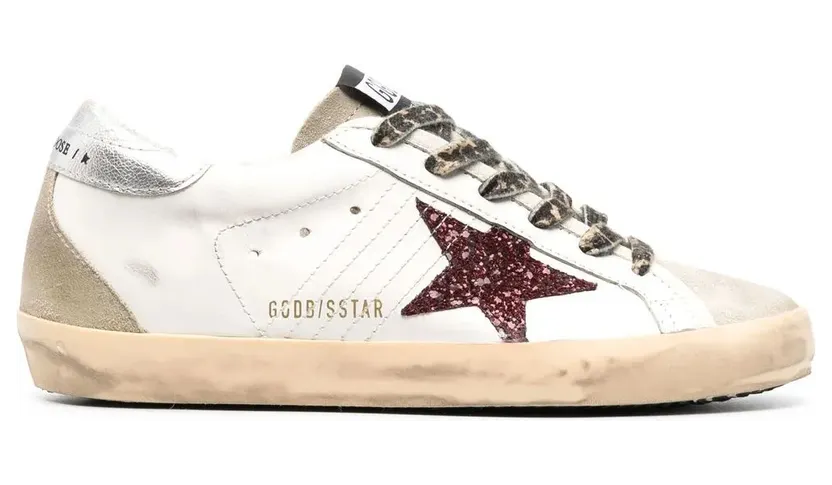 Golden Goose Super-Star mit bordeauxfarbenem Glitter-Stern und silberfarbener Fersenlasche – White (GWF00102F004057)