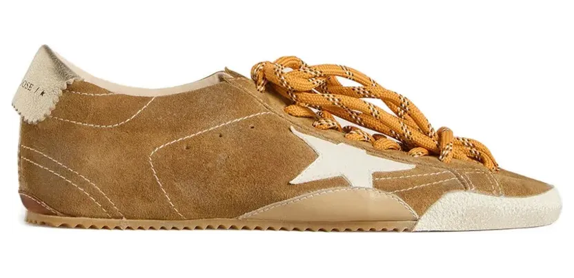 Golden Goose True-Star aus tabakfarbenem Wildleder mit weißem Stern und Platinabsatz – Brown (GMF00922F007393)