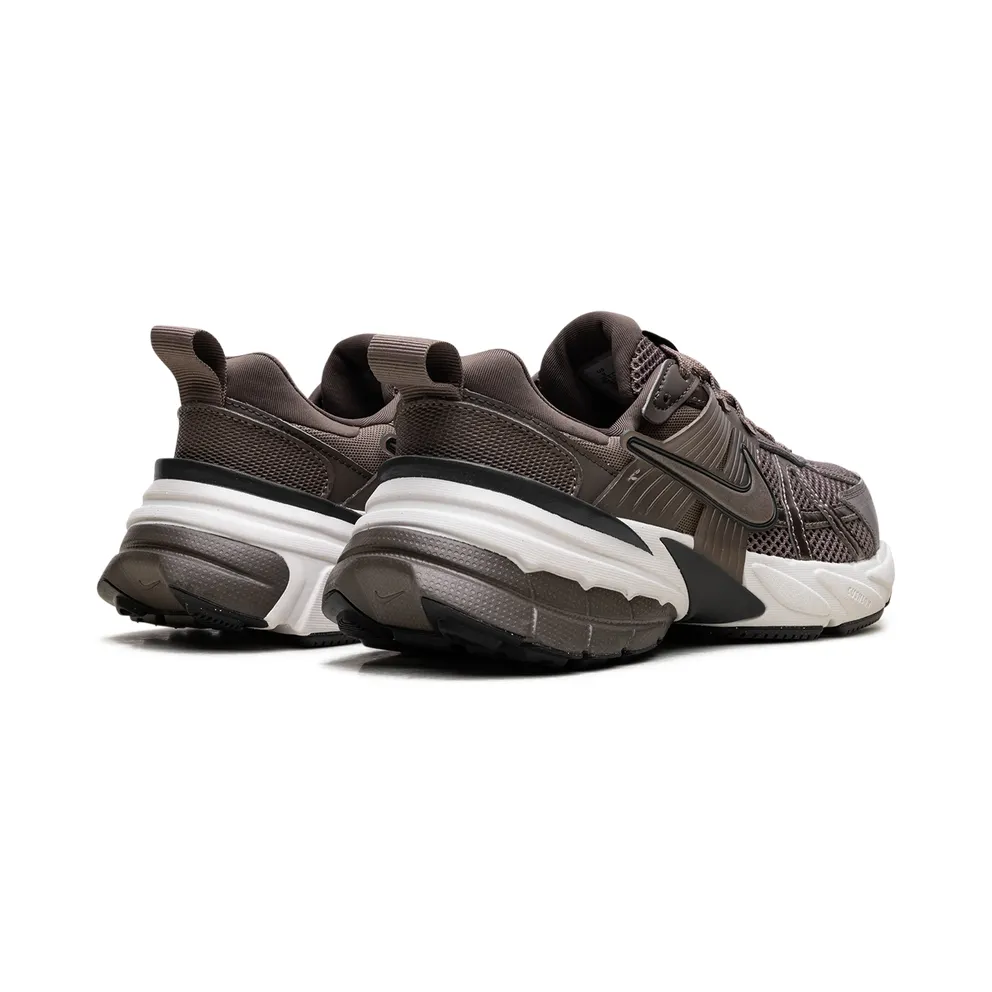 Nike V2K Run “Mink Brown Ironstone Team Anthracite” (FD0736-202)