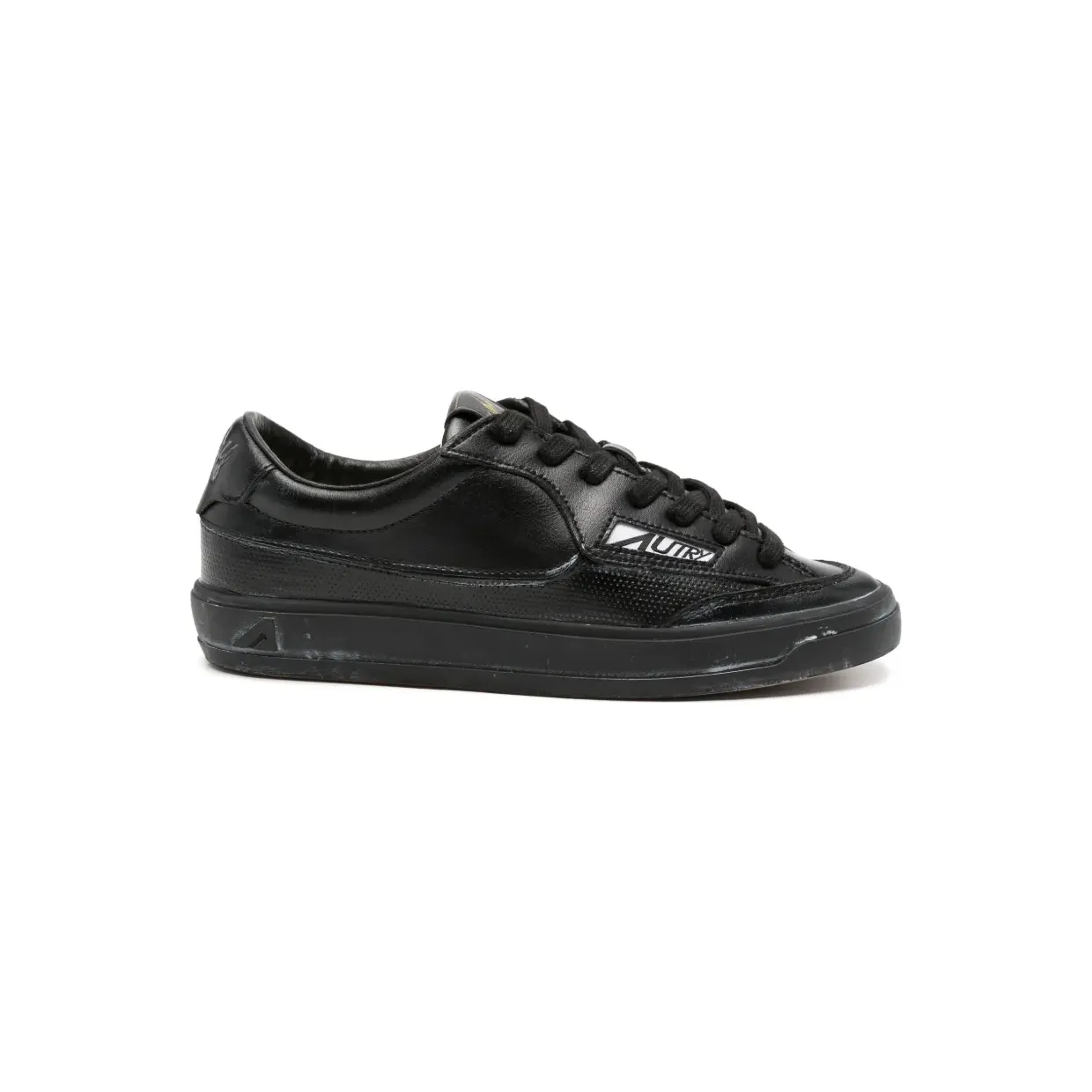 Autry met geperforeerd detail en logopatch “Black” (SVLWPJ01)