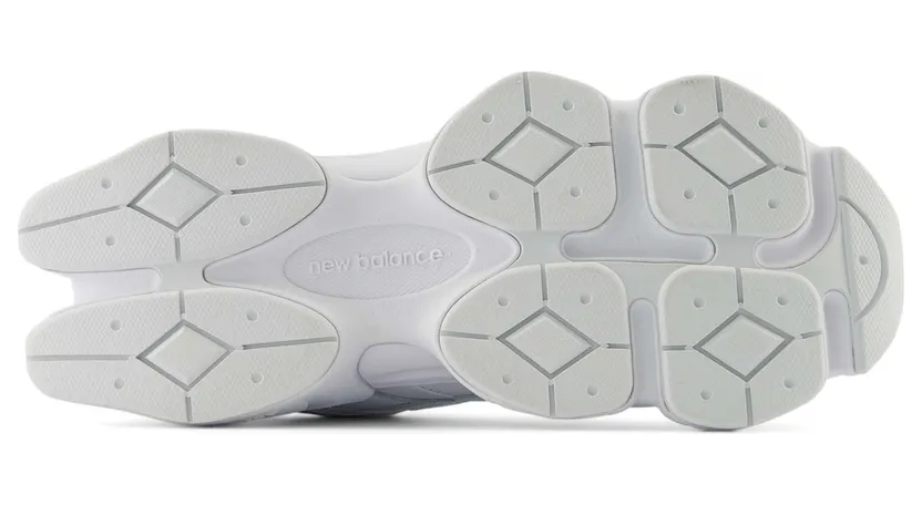 New Balance 9060 “Triple White”: frischer Allrounder für jeden Tag (5)