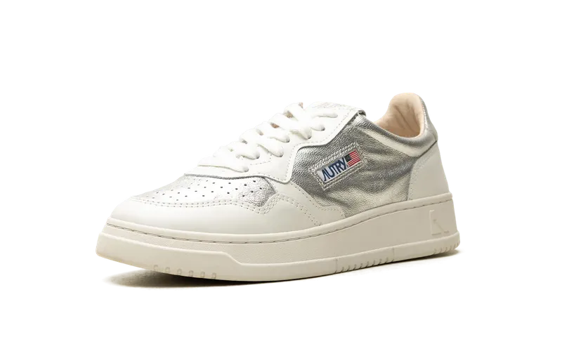 Autry Medalist Low “White/Silver” (AULW-GB01)