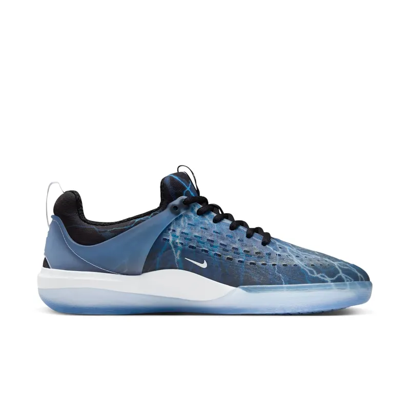 Nike SB Zoom Nyjah 3 Trouble at Home (FB2394-001)