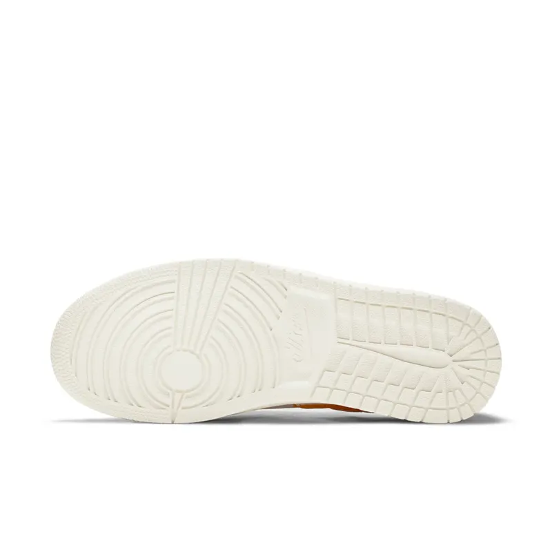 Jordan 1 Low Centre Court “University Gold” (DJ2756-102)