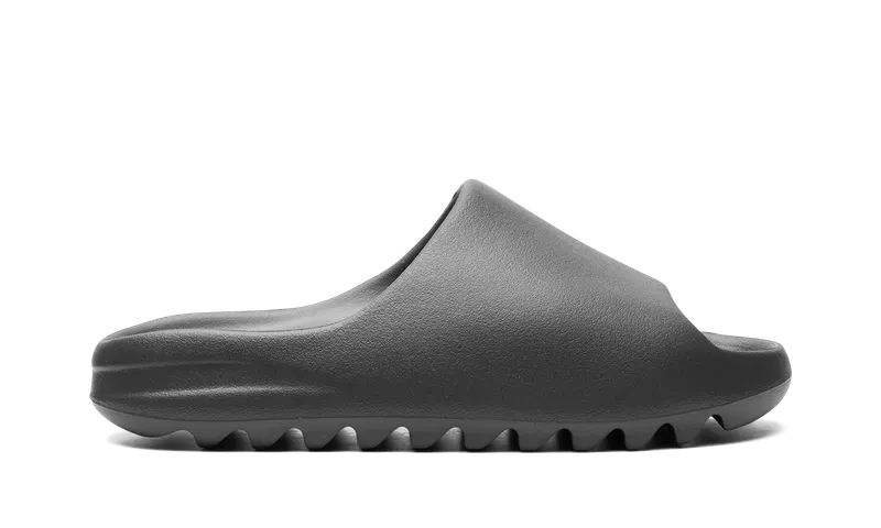 Yeezy Slide “Dark Onyx” (ID5103)