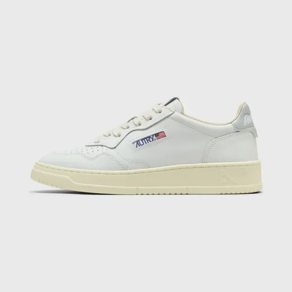 Autry Medalist “White / Silver” (AULWTB02)