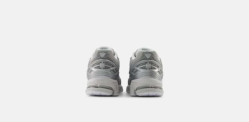 New Balance 1906W “Silver Metallic” (U1906WFE)