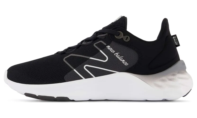 new-balance-sneaker WROAVCC2