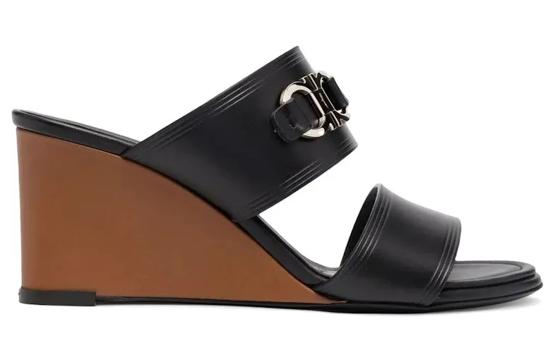Ferragamo Horsebit-Detail Open Toe Sandals Black (01C933751083)