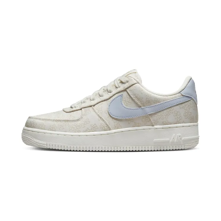 Nike AIR FORCE 1 ’07 SE JACQ Flower Embroidery “Multi-Colour / Sail / Sand Drift / Football Grey” (DR6402-900)