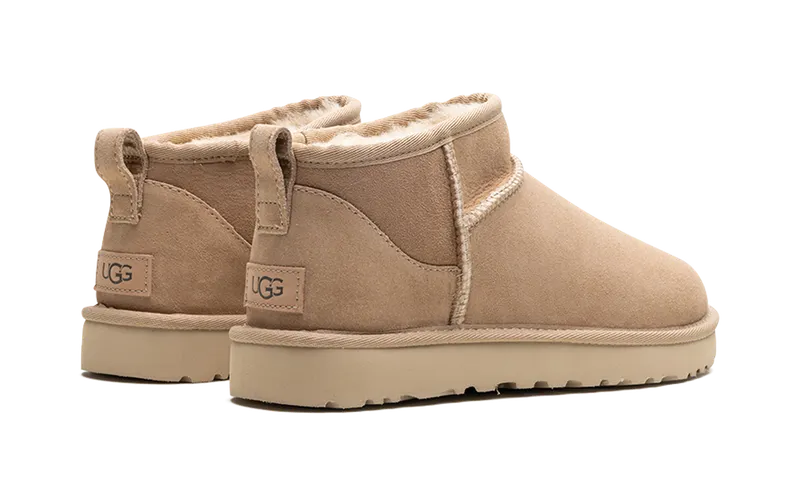 UGG Classic Ultra Mini “Sand”: de zachtste basis onder je winterlook (2)