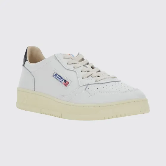 Autry Medalist Low Trainers in Smooth Calfskin with Perforated Toe Black (AULMBG02)