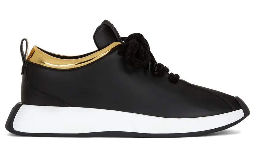 Giuseppe Zanotti Sneakersà lacets en cuir noir avec inserts en tissu verni doré réfléchissant. parachevées d’uneétiquette en tissu signature de la marque sur la languette. nouvelle semelle omnia en caoutchouc bicolore. (RM10014006)