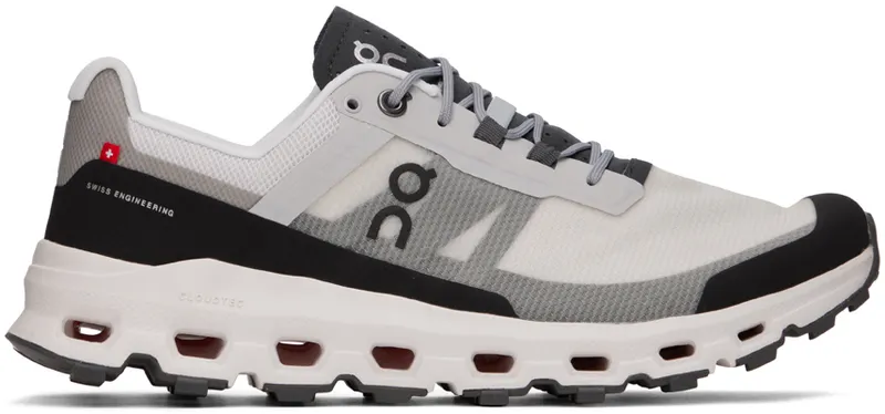 On White & Black Cloudvista (64.99059)